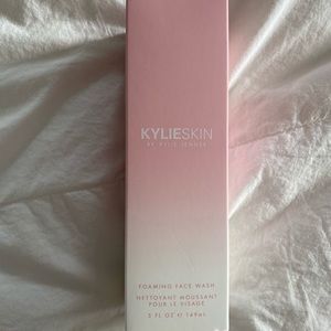Kylie skin foaming face wash